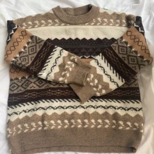Super cute grunge sweater. Size is an XS. Brand is unknown. 🫶🏻